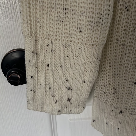 Knit Spotted Turtle neck - Picture 7 of 7